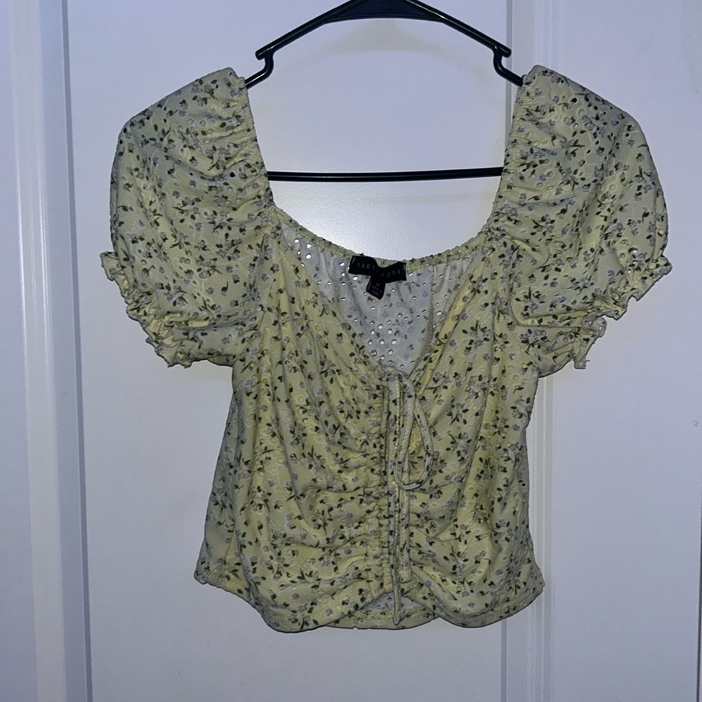 cute yellow crop top 💛